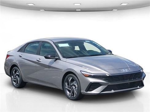 New 2025 Hyundai Elantra SEL FWD image 11