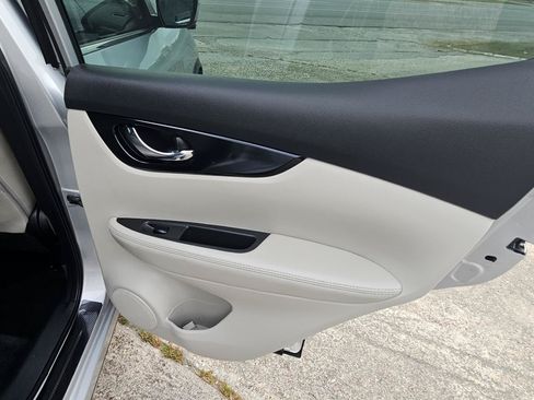 Used 2018 Nissan Rogue Sport SL FWD image 19