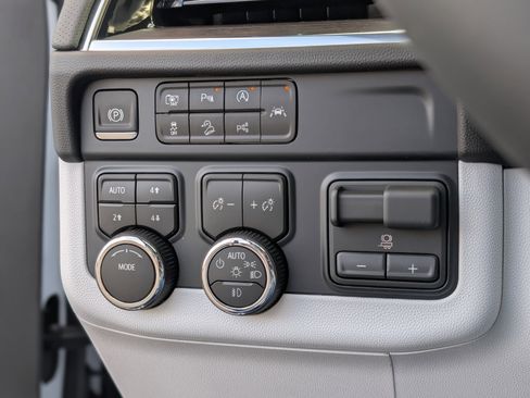 New 2026 Chevrolet Suburban Premier image 22