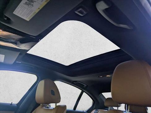 Used 2025 BMW 330i Sedan w/ Premium Package image 15