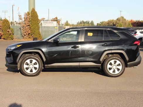 Used 2019 Toyota RAV4 LE w/ Carpet Mat Package AWD/4WD image 8