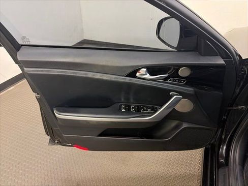 Used 2018 Kia Stinger Premium image 14