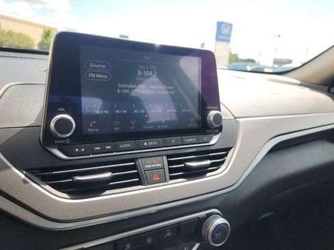 Used 2025 Nissan Altima 2.5 SR FWD image 30