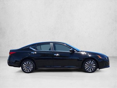 Used 2025 Nissan Altima 2.5 SV AWD/4WD image 4