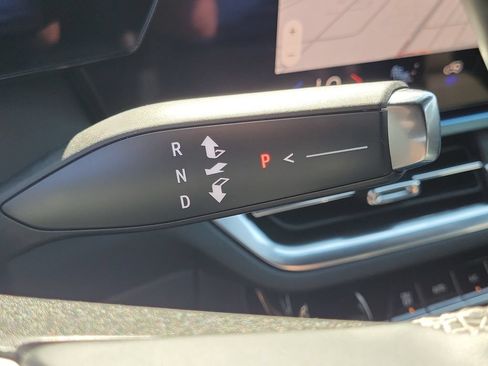 Used 2024 Chevrolet Equinox EV LT FWD image 11