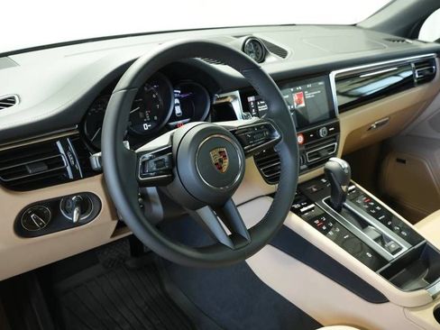 Certified 2026 Porsche Macan AWD/4WD image 4