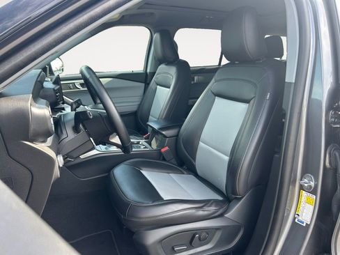 Used 2023 Ford Explorer XLT w/ Equipment Group 202A AWD/4WD image 7