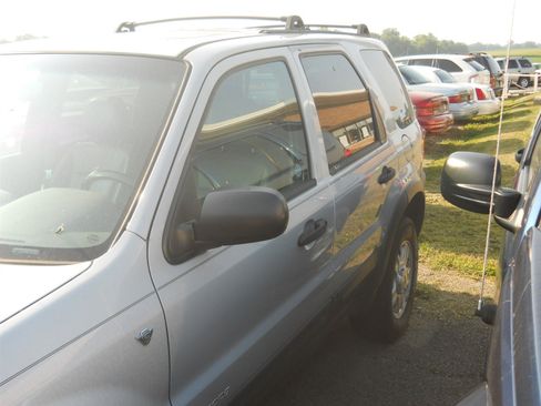 Used 2002 Ford Escape XLT image 2