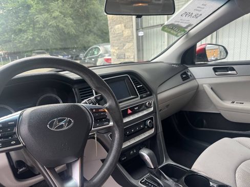 Used 2018 Hyundai Sonata SE FWD image 11