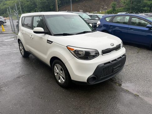 Used 2016 Kia Soul FWD image 1