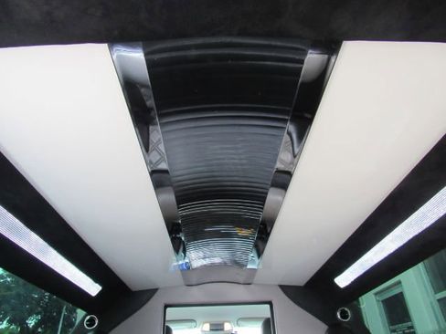 Used 2015 Chrysler 300 Limited image 40