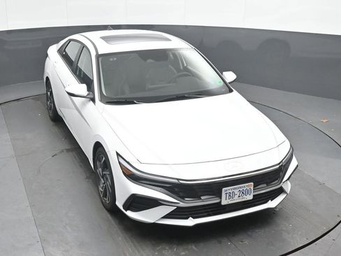 Certified 2025 Hyundai Elantra Limited FWD image 38