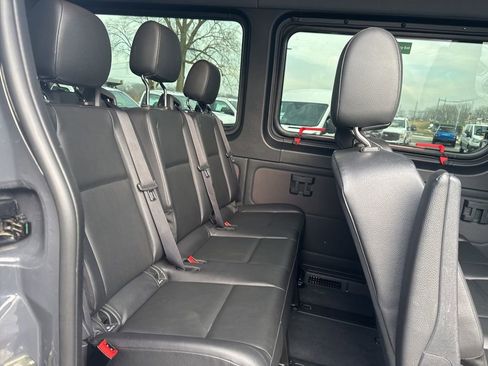 Used 2022 Mercedes-Benz Sprinter 2500 image 35