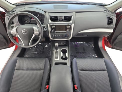 Used 2016 Nissan Altima 2.5 SR w/ Interior Lighting Package FWD image 9