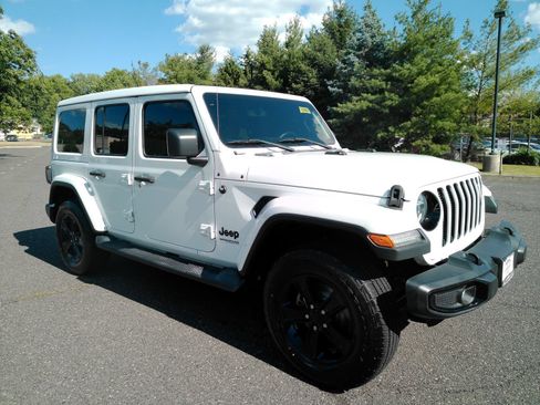 Used 2019 Jeep Wrangler Unlimited Sahara AWD/4WD image 3