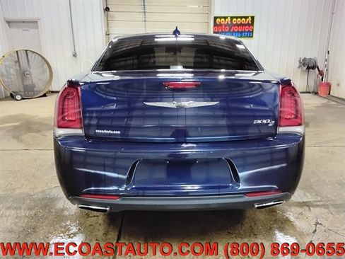 Used 2015 Chrysler 300 S RWD image 8