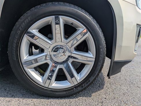 Used 2016 Cadillac Escalade Luxury AWD/4WD image 10