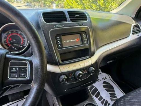 Used 2018 Dodge Journey SE FWD image 9