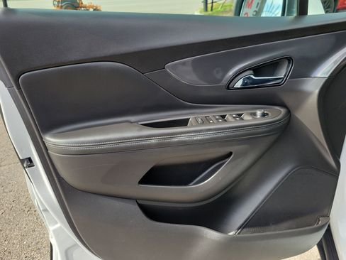 Used 2022 Buick Encore Preferred w/ Safety Package image 22