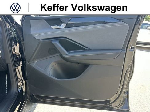 New 2026 Volkswagen Tiguan SE FWD image 31