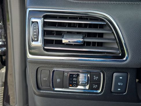 Used 2023 Lincoln Navigator Reserve AWD/4WD image 23