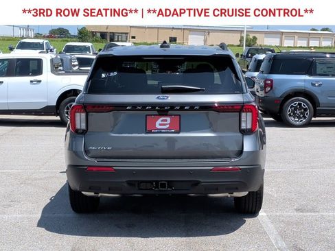 New 2026 Ford Explorer Active RWD image 7
