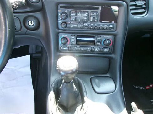 Used 2001 Chevrolet Corvette Z06 RWD image 15