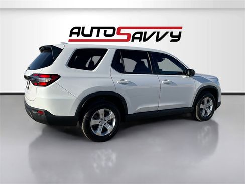Used 2024 Honda Pilot LX image 7