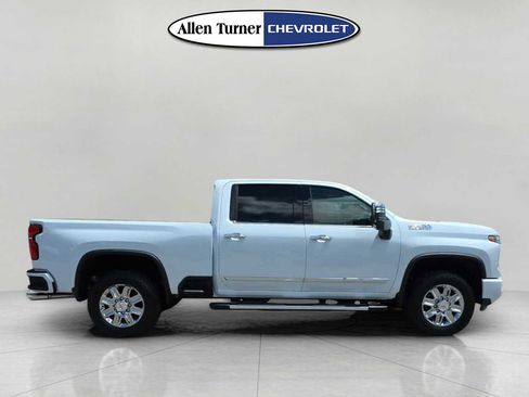 New 2026 Chevrolet Silverado 2500 High Country w/ High Country Premium Package AWD/4WD image 3
