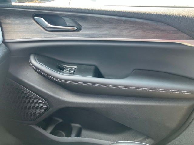 New 2026 Jeep Grand Cherokee Limited AWD/4WD image 17
