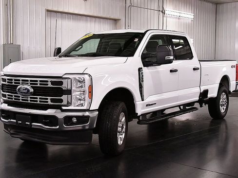 Used 2024 Ford F350 XLT image 3