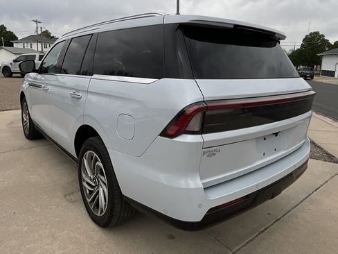 Used 2025 Lincoln Navigator Reserve AWD/4WD image 7