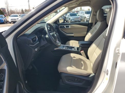 Used 2023 Ford Explorer XLT w/ Equipment Group 202A AWD/4WD image 12