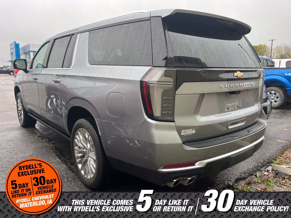 Used 2025 Chevrolet Suburban High Country AWD/4WD image 3
