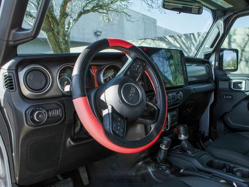 Used 2018 Jeep Wrangler Unlimited Sport S image 23