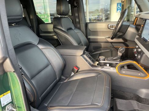 Used 2023 Ford Bronco Badlands w/ Sasquatch Package image 15