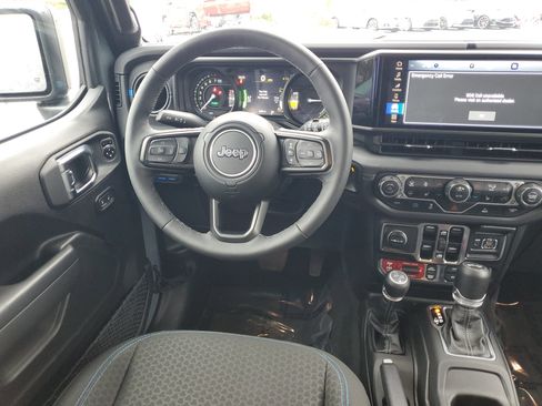 Used 2025 Jeep Wrangler Unlimited Rubicon 4xe w/ Convenience Group image 18