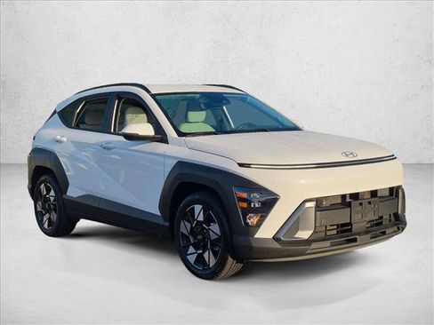 Used 2024 Hyundai Kona SEL FWD image 3