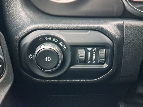 Used 2022 Jeep Wrangler Sport AWD/4WD image 23