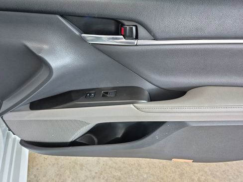 Used 2022 Toyota Camry XLE FWD image 17