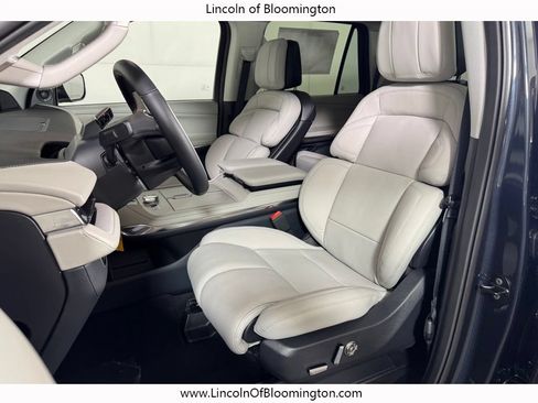 New 2026 Lincoln Navigator Reserve AWD/4WD image 17