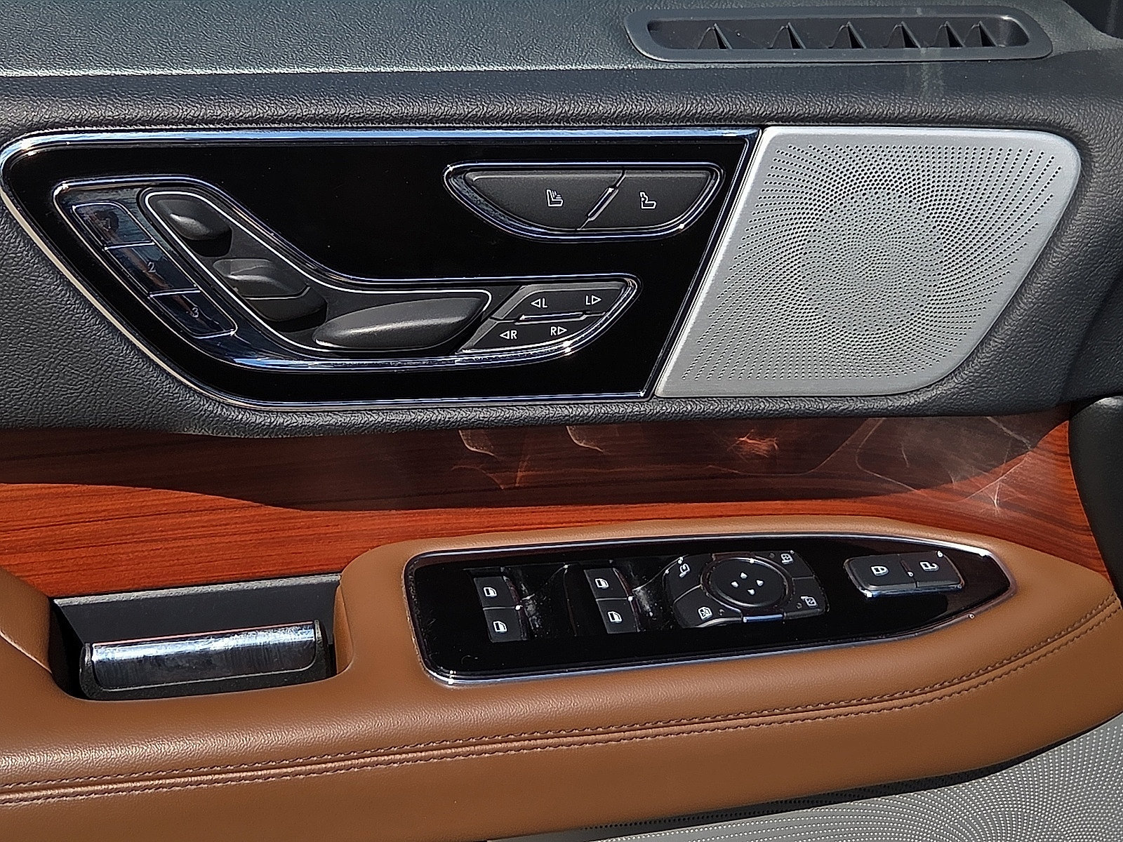 Used 2024 Lincoln Navigator Reserve AWD/4WD image 14