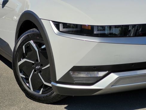Used 2024 Hyundai Ioniq 5 SEL RWD image 4