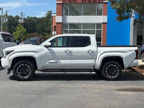 Used 2024 Toyota Tacoma TRD Sport AWD/4WD image 2