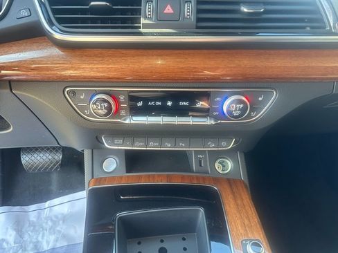 Used 2023 Audi Q5 2.0T Prestige w/ Prestige Package image 18