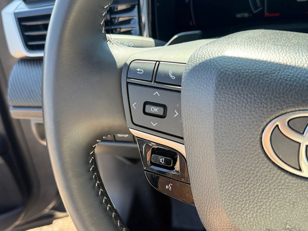 Used 2026 Toyota Camry SE FWD image 16