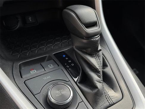 Used 2021 Toyota RAV4 XLE image 20