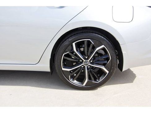 Certified 2025 Nissan Altima 2.5 SR w/ SR Premium Package FWD image 29