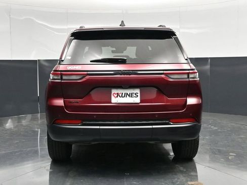 Used 2025 Jeep Grand Cherokee Altitude AWD/4WD image 12