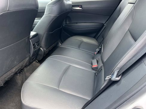Used 2022 Toyota Corolla Cross XLE w/ Convenience Package FWD image 18